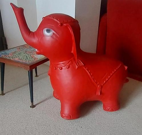 Rubberen speelgoedolifant Dumbo om op te zitten, Kinderen en Baby's, Speelgoed |Speelgoedvoertuigen, Ophalen of Verzenden