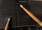 Alesis SamplePad Pro + Stand + Kick-Pedal + Cables, Musique & Instruments, Batteries & Percussions, Enlèvement ou Envoi, Comme neuf