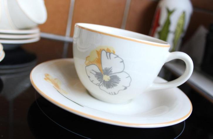 'Viola' VANCLEEF servies, super kwaliteit.   cadeautip, Huis en Inrichting, Keuken | Servies, Zo goed als nieuw, Kop(pen) en/of Schotel(s)