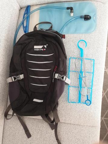 Hydration Pack – High Peak Rugzak + BBB Waterzak  beschikbaar voor biedingen