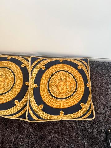 Kussens Versace beschikbaar voor biedingen