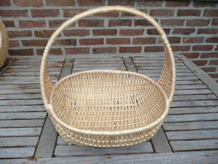 NIEUWE rieten mand (middelgroot) 34 cm, Huis en Inrichting, Woonaccessoires | Schalen en Manden, Nieuw, Mand, Ovaal, Riet, Ophalen of Verzenden