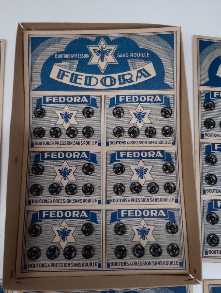 FEDORA antieke drukknopen met doosje, Antiek en Kunst, Antiek | Tapijten, Tafelkleden en Textiel, Ophalen of Verzenden