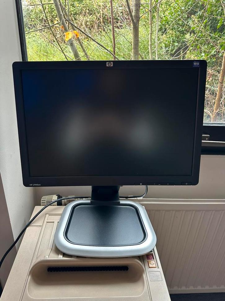 HP L1945wv-monitor — 19" — DVI/VGA — verstelbare standaard, Computers en Software, Monitoren, Zo goed als nieuw, DVI, In hoogte verstelbaar