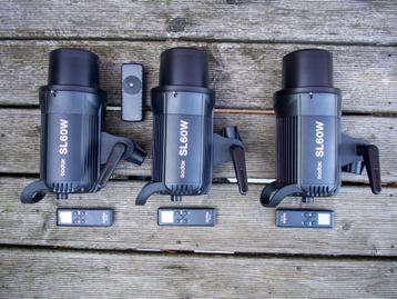 3 Godox SL60W fotostudio beschikbaar voor biedingen