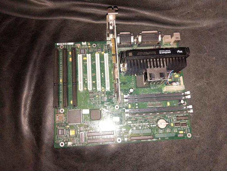 Carte mère Pentium 2, Informatique & Logiciels, Cartes mères, Intel, Enlèvement ou Envoi