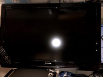 Téléviseur LED Sharp avec support de montage