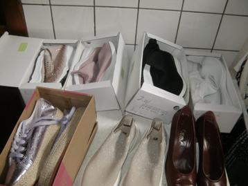 lot van 7 paar schoenen maat 38 en 39 ,, zoo goed als nieuw  beschikbaar voor biedingen