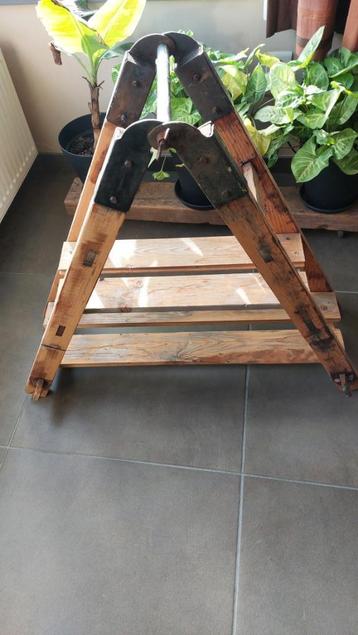 Houten ladder, oude houten ladder rek beschikbaar voor biedingen