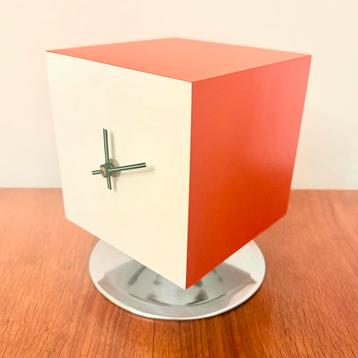 VINTAGE RADIO KLOK SPACE AGE CUBE 1967 ITALIË DESIGN ROOD beschikbaar voor biedingen