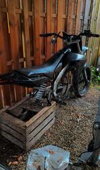 Aprilia sx50 frame zonder papieren moet snel weg, Fietsen en Brommers, Ophalen, Zo goed als nieuw