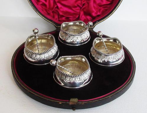Antieke Set Victoriaanse zilveren zoutvaatjes Sheffield 1894, Antiek en Kunst, Antiek | Zilver en Goud, Zilver, Ophalen of Verzenden