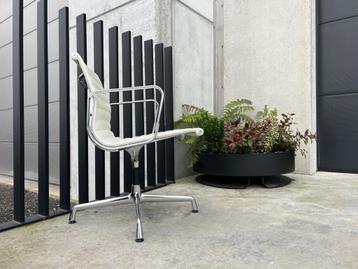 Vitra Eames EA108 lederen stoelen, 4x beschikbaar voor biedingen