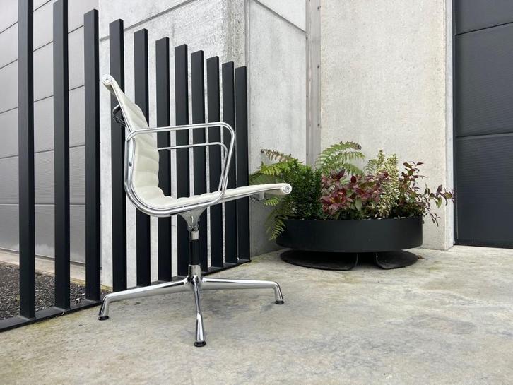 Vitra Eames EA108 lederen stoelen, 4x, Huis en Inrichting, Bureaustoelen, Zo goed als nieuw, Bureaustoel, Verzenden