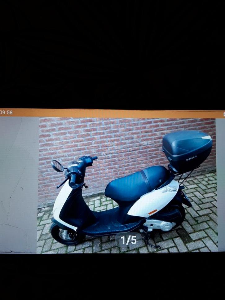 Vespa zip 4takt iget 2019 laag km in zeer goed staat nog ,,, Fietsen en Brommers, Scooters | Piaggio, Zo goed als nieuw, Zip, Klasse A (25 km/u)