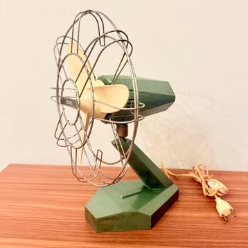 VINTAGE VENTILATOR 1950 METAAL INDUSTRIEEL DESIGN beschikbaar voor biedingen