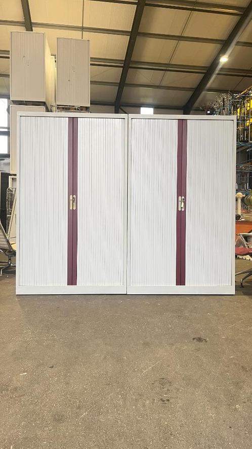 Lichtgrijze kasten met 4 leggers – Perfect voor in de garage, Huis en Inrichting, Kasten | Roldeurkasten en Archiefkasten, Gebruikt