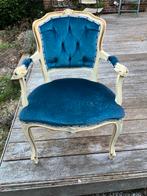 Petit fauteuil stylé, Enlèvement