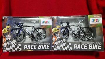 Lot 2 vélos de course miniatures Race Bike beschikbaar voor biedingen