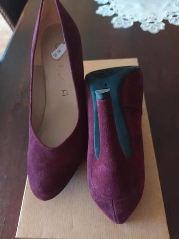 Volledig nieuw paar pumps  v beschikbaar voor biedingen