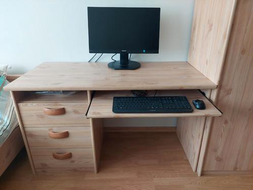 Bed met matras en nachtkastje en bureel met bureelstoel, Huis en Inrichting, Slaapkamer | Bedden, Zo goed als nieuw, Eenpersoons