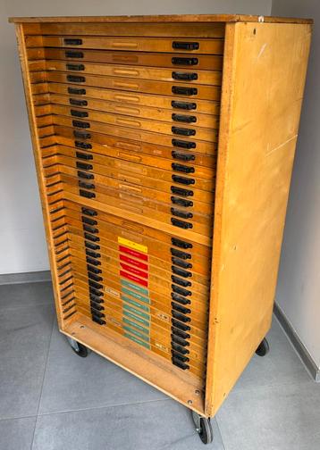 XXL letterkast / zetbok / drukkerijkast beschikbaar voor biedingen
