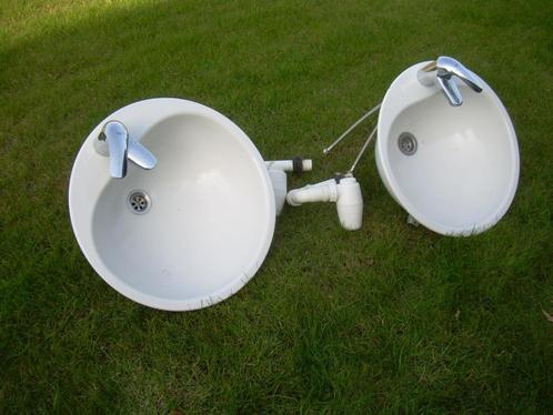2 lavabo s', radiator, wc lavabo ,spoeltafel, wc drukplaat, Doe-het-zelf en Bouw, Sanitair, Zo goed als nieuw, Kraan, Inox, Ophalen of Verzenden