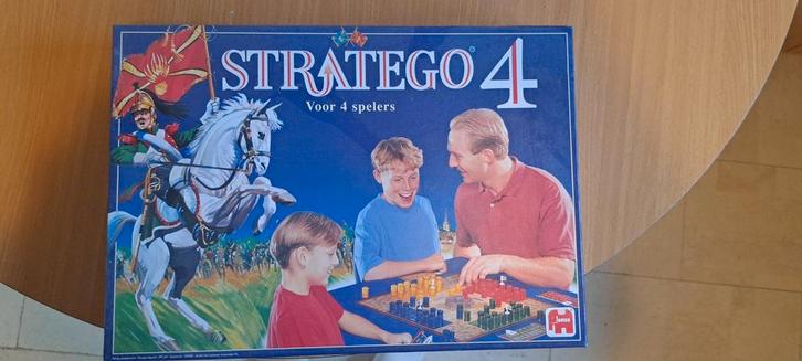 Gezelschapsspel startego 4, Hobby en Vrije tijd, Gezelschapsspellen | Bordspellen, Zo goed als nieuw, Ophalen of Verzenden