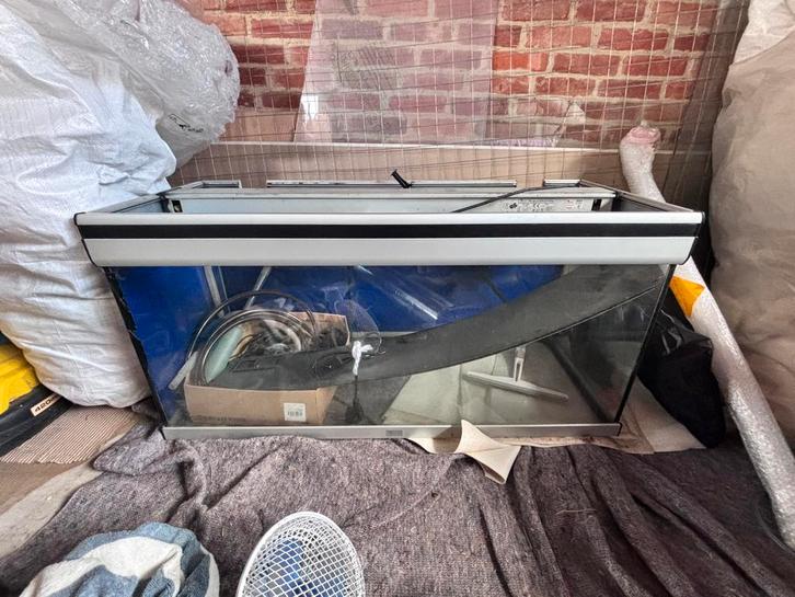 Aquarium 1meter met filter , lamp en gratis toebehoren, Dieren en Toebehoren, Vissen | Aquaria en Toebehoren, Gebruikt, Ophalen