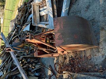 Hiab knijpbak beschikbaar voor biedingen