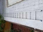 Vaste ladder., Doe-het-zelf en Bouw, Ladders en Trappen, Ophalen, Zo goed als nieuw, Ladder