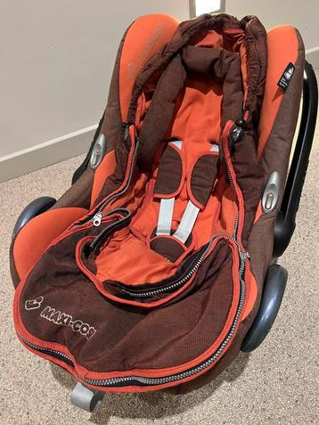 Maxi-Cosi Cabrio (incl voetenzak en hoofdkussentje) beschikbaar voor biedingen
