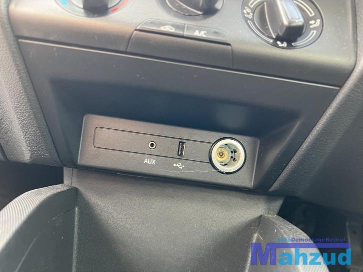 SKODA FABIA 3 aux usb 12v aansteker 2014-2021, Auto-onderdelen, Elektronica en Kabels, Skoda, Gebruikt, Ophalen of Verzenden