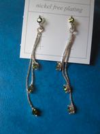 Oorbellen met geel-groenachtige steentjes (NIEUW), Handtassen en Accessoires, Oorbellen, Overige materialen, Hangers, Geel, Nieuw