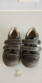 chaussures pour garçons taille 26 avec bande adhésive, Enfants & Bébés, Comme neuf, Garçon, Enlèvement ou Envoi, Chaussures