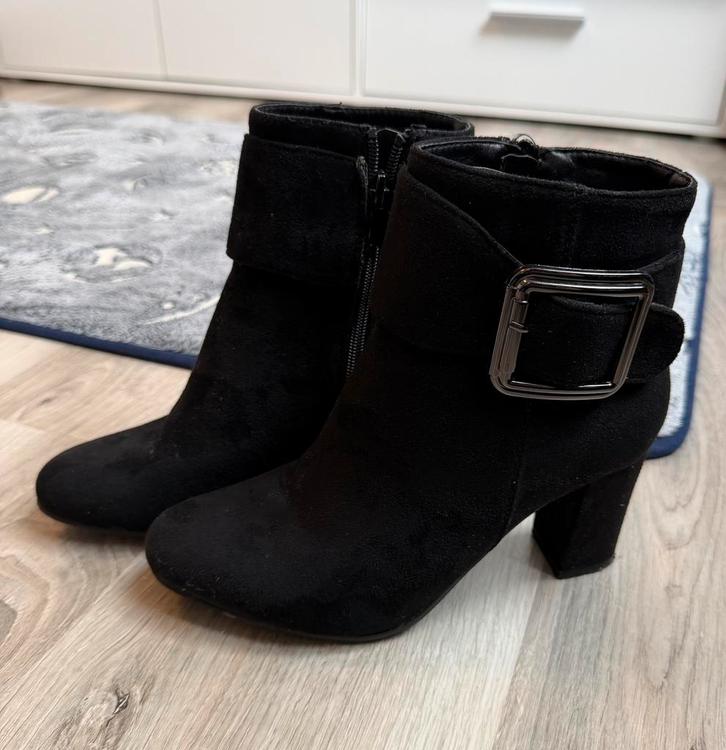 Élégantes bottines à talons noires portées une seule fois, Vêtements | Femmes, Chaussures, Comme neuf, Boots et Botinnes, Noir