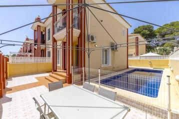 Maison duplex mitoyenne avec piscine à Campoamor