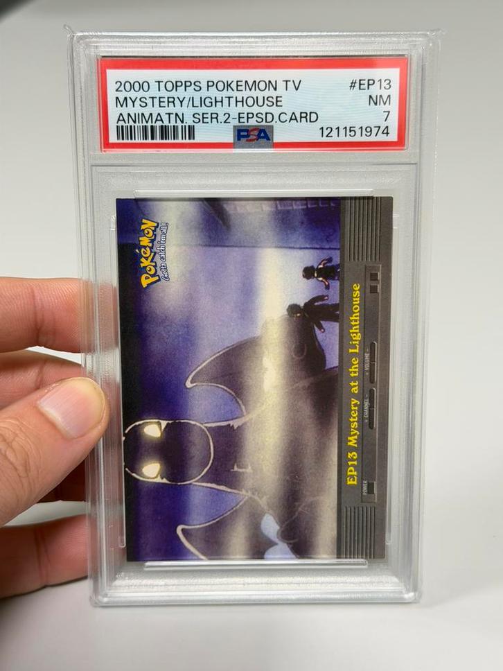 2000 Pokémon Topps Epsd Card Mystery Lighthouse #EP13 PSA 7, Hobby en Vrije tijd, Verzamelkaartspellen | Pokémon, Zo goed als nieuw