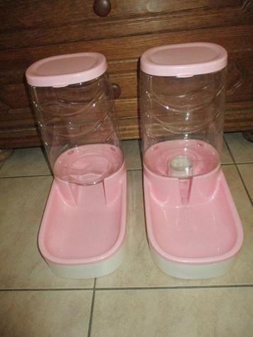 water en voerdispenser beschikbaar voor biedingen
