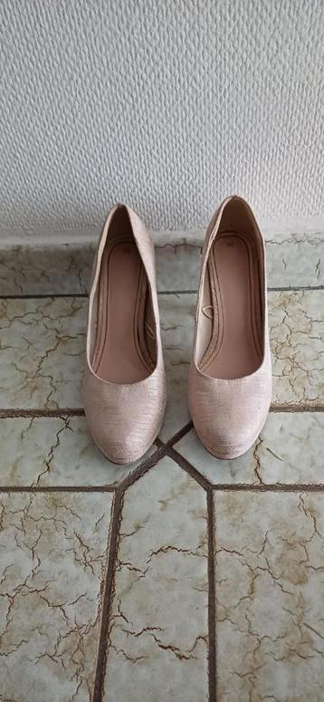 roze pumps beschikbaar voor biedingen