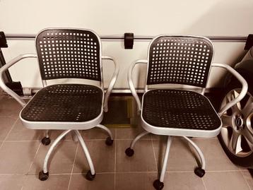 2 mooie bureaustoelen beschikbaar voor biedingen