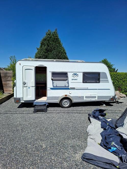 Caravane Knaus Sport 450 FS, Caravans en Kamperen, Caravans, Particulier, tot en met 4, 1000 - 1250 kg, Knaus, Lengtebed, Vast bed