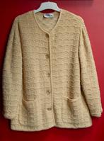 M104. Cardigan pour dame de taille 48, Geel, Ophalen of Verzenden, Zo goed als nieuw, Maat 46/48 (XL) of groter