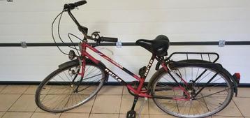 Vrouwenfiets beschikbaar voor biedingen