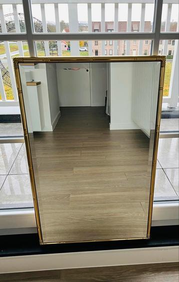 Spiegel met geslepen glas beschikbaar voor biedingen