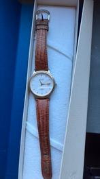 Montre. Homme, Enlèvement ou Envoi