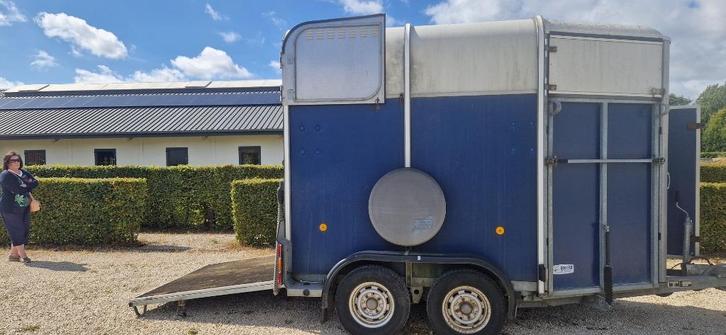 Van Ifor William HB506, Dieren en Toebehoren, Paarden en Pony's | Trailers en Aanhangwagens, Zo goed als nieuw, 2-paards trailer