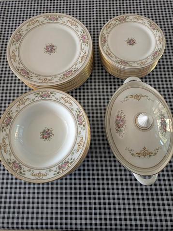 Royal Doulton eetservies in Engels porcelein. beschikbaar voor biedingen