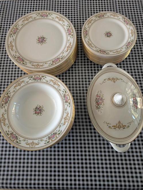 Royal Doulton eetservies in Engels porcelein., Antiek en Kunst, Antiek | Servies compleet, Ophalen