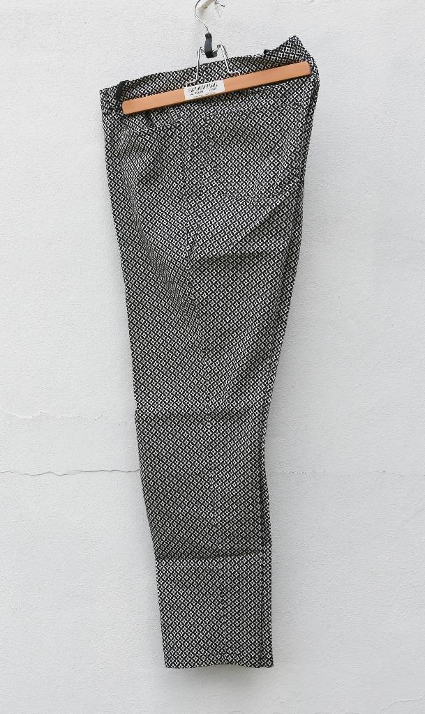 Zeer mooie Madeleine 40 broek, Kleding | Dames, Broeken en Pantalons, Zo goed als nieuw, Maat 38/40 (M), Zwart, Ophalen of Verzenden